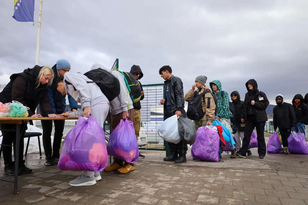 Dvoje migranata poginulo pokušavajući preći Le Manche, šezdesetak spašeno